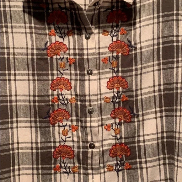 Knox Rose Gray Plaid Button Down Shirt - Picture 3 of 8